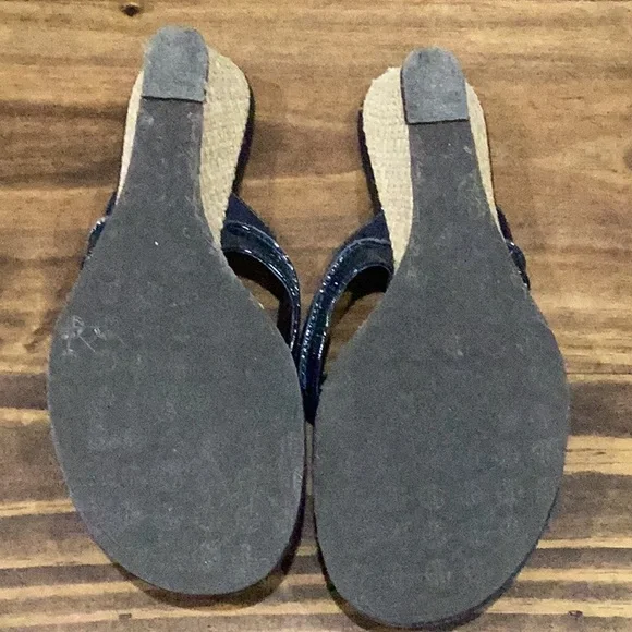 Preowned Lilly Pulitzer Wedge Sandals Dark Blue Size 7.5 (Item#S041) - Picture 8 of 9